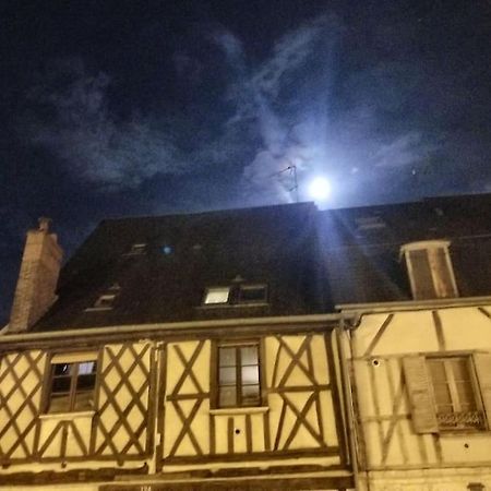 Cosy Apartment By The Magical Marais De Bourges Bagian luar foto